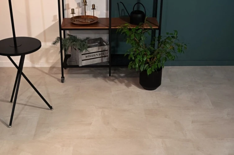 Виниловый Ламинат Винилам / Vinilam Ceramo Stone 71615 Бетон белый на Otdelka1.ru