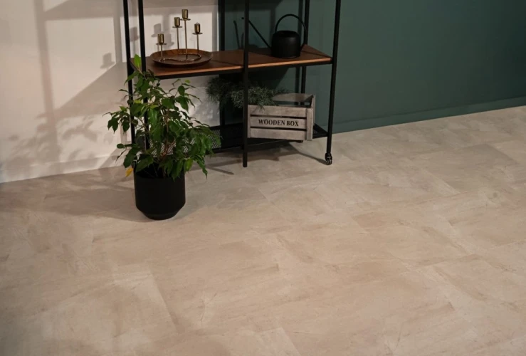 Виниловый Ламинат Винилам / Vinilam Ceramo Stone 71615 Бетон белый на Otdelka1.ru