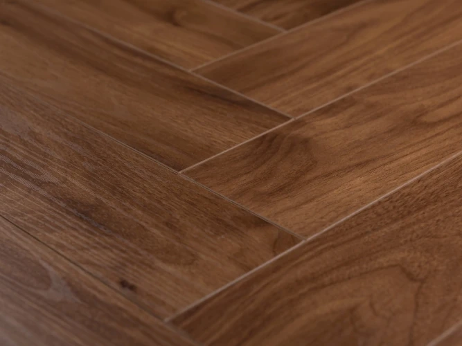 Ламинат Kronparket Sherwood Herringbone 44785 Орех Леман на Otdelka1.ru