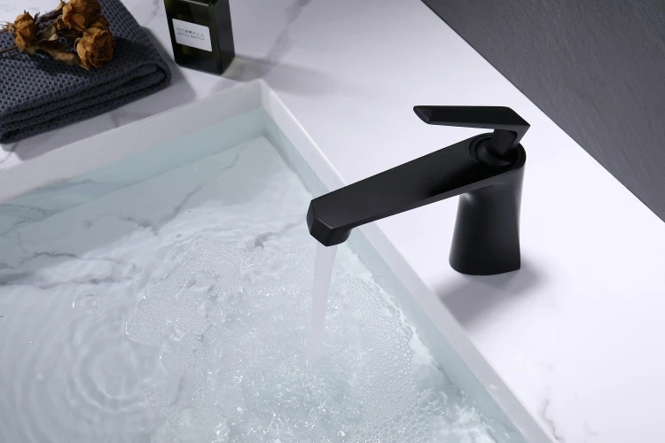 Смеситель Royce Сила RCM-111801BL для раковины, черный на Otdelka1.ru