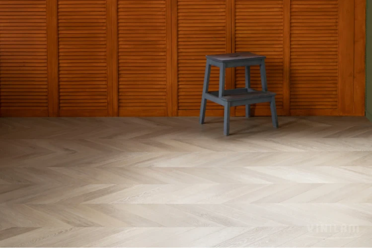 Кварц-виниловая плитка Винилам / Vinilam Chevron Glue RI4445118CL4 Шеврон Сезар на Otdelka1.ru